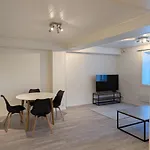 Modern Near Train Station H77a 아파트 나르비크