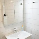 דירה Modern Near Train Station H77a *