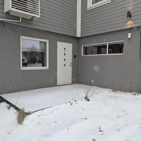 Modern Near Train Station H77a Apartment