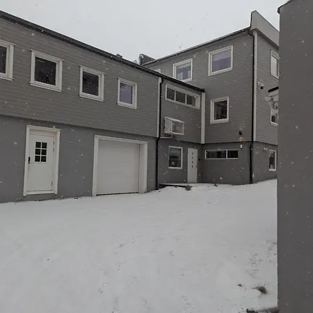 Modern Near Train Station H77a Apartment