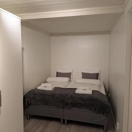 Modern Near Train Station H77a Apartment