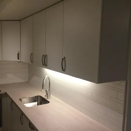 Modern Near Train Station H77a Apartman *