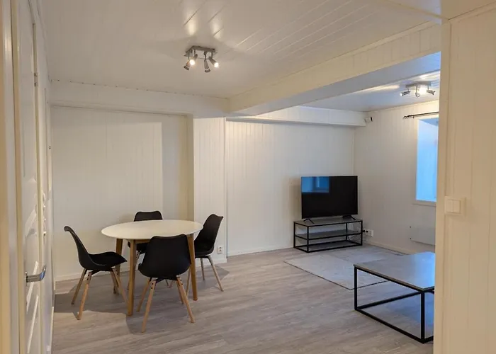 Modern Near Train Station H77a Апартаменты Нарвик