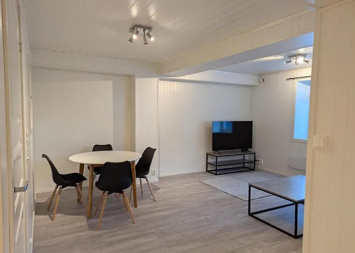 Modern Near Train Station H77a