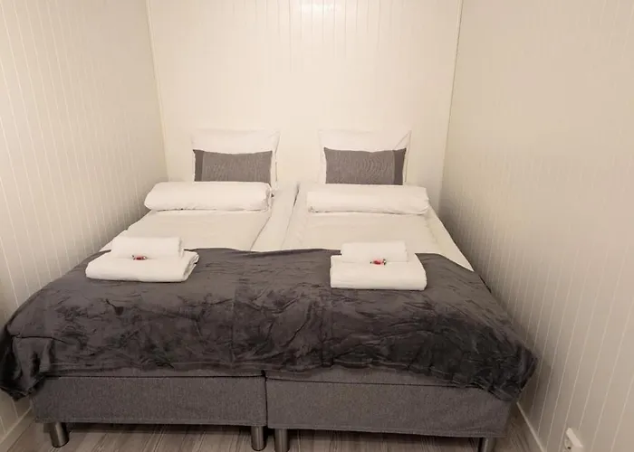 Апартаменты Modern Near Train Station H77a *